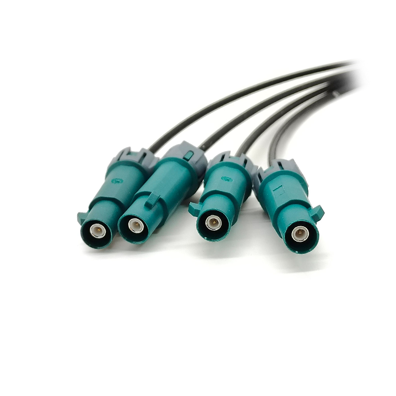 FAKRA Z Wasserdichter gerader Stecker Vier Ports zu Mini 4 in 1 Fahrzeug LVDS Kabeladapter RF Koaxialverlängerung 50CM RG316